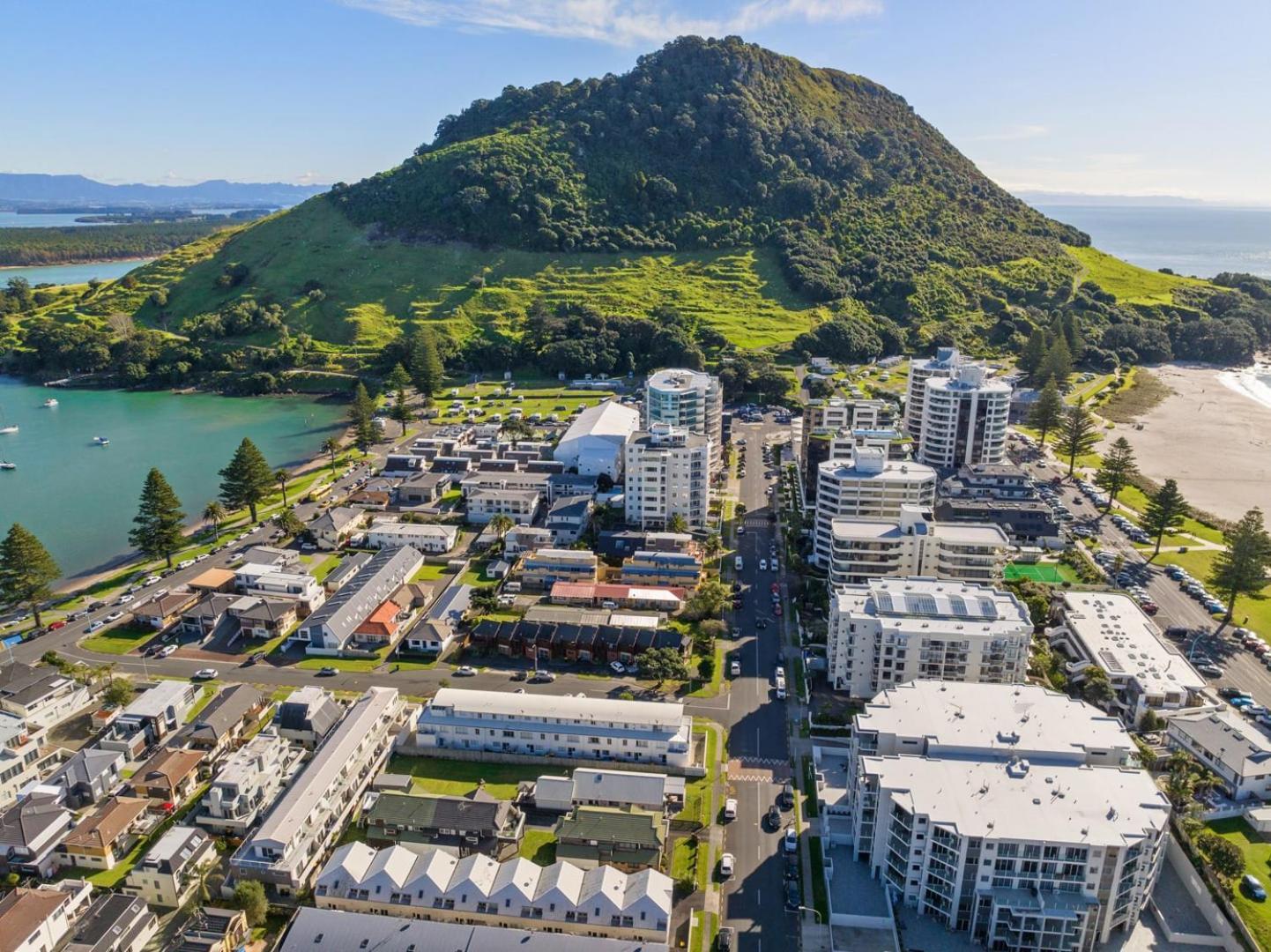 Вілла The Iconic Kiwi Bach, Full Site Downtown Mount Маунт-Маунгануй Екстер'єр фото